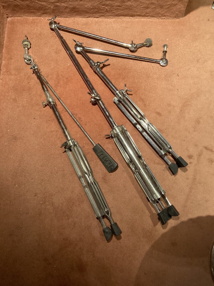 Herrajes para platos