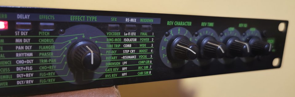 Procesador de efectos Zoom RFX-2000 de segunda mano · Foto 3 de 5 · Madrid · 100 €