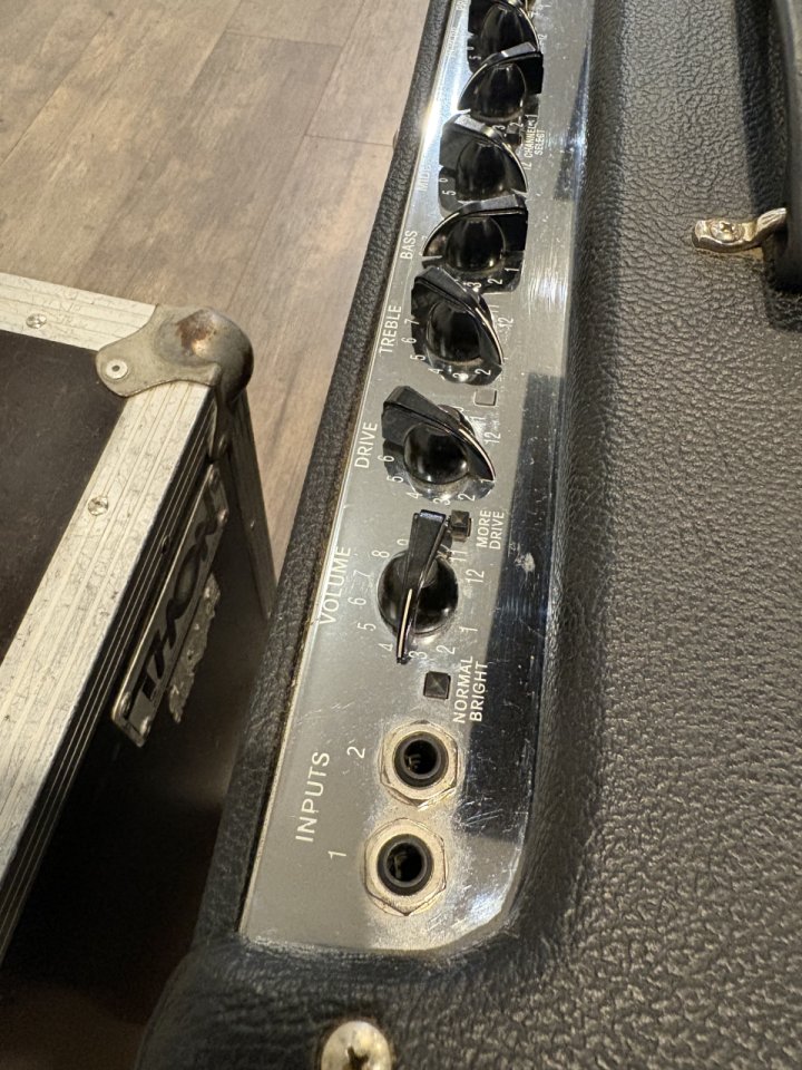 Combo Fender Hot Rod Deluxe + Flight case de segunda mano · Foto 3 de 9 · Barcelona · 400 €