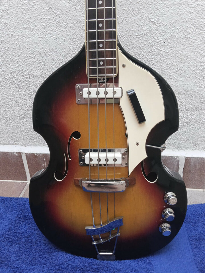 1966 Vox Spyder V-250 made in Italy estilo Höfner