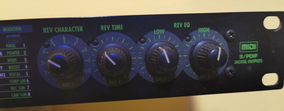 Procesador de efectos Zoom RFX-2000 de segunda mano · Foto 4 de 5 · Madrid · 100 €