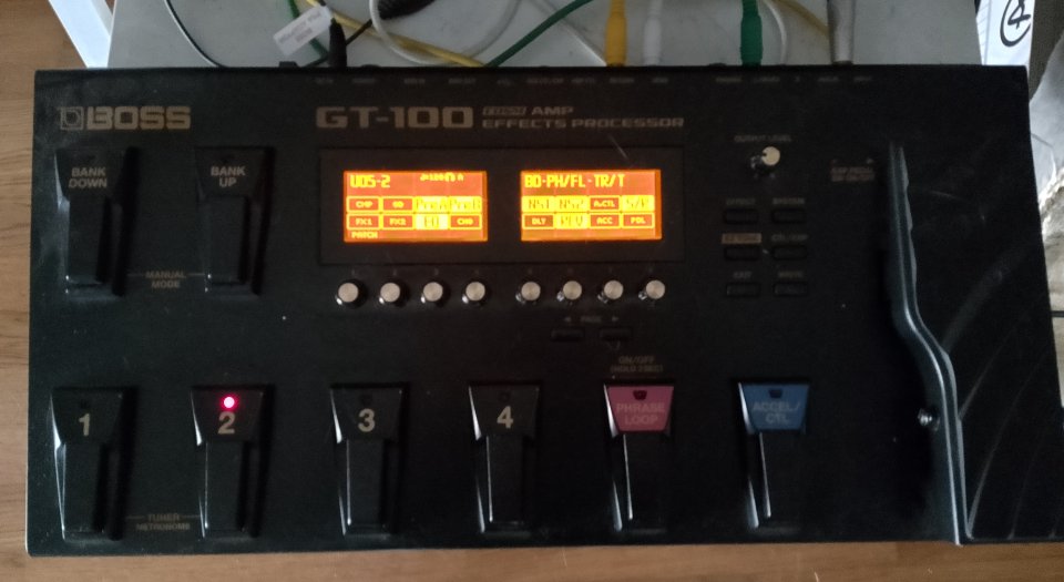 Boss GT100 de segunda mano · Foto 1 de 2 · Navarra · 200 €