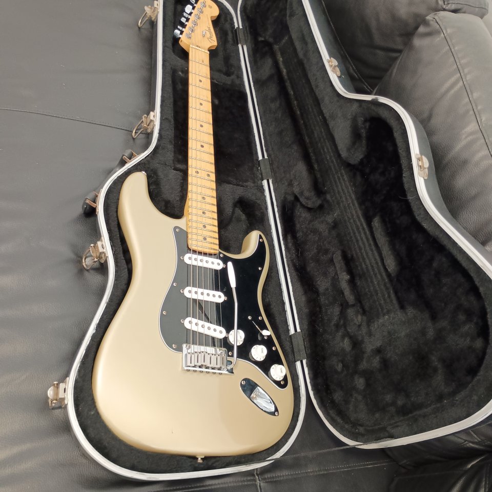 Fender Stratocaster Made in Usa de segunda mano · Foto 1 de 7 · Málaga · 1100 €
