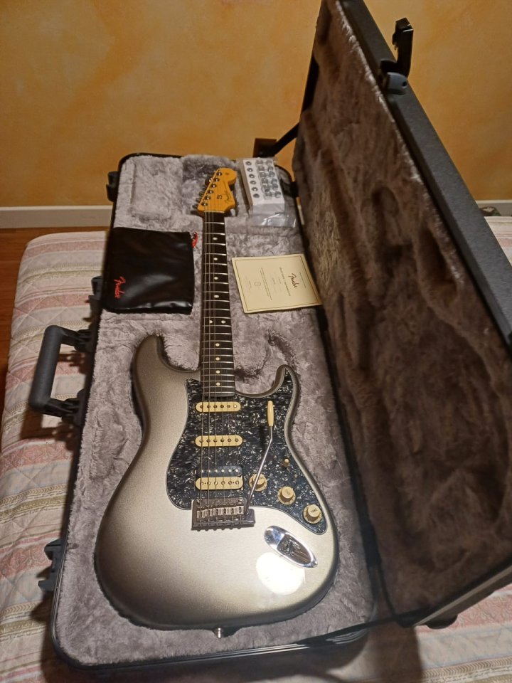Fender American Pro II Stratocaster HSS de segunda mano · Foto 1 de 7 · Toledo · 1550 €