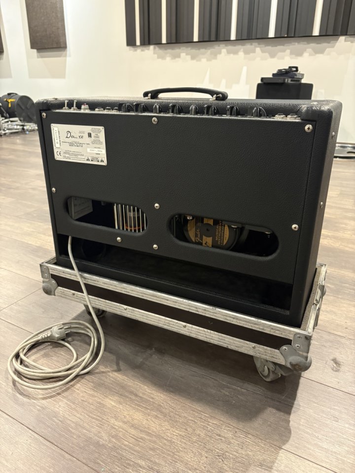 Combo Fender Hot Rod Deluxe + Flight case de segunda mano · Foto 5 de 9 · Barcelona · 400 €
