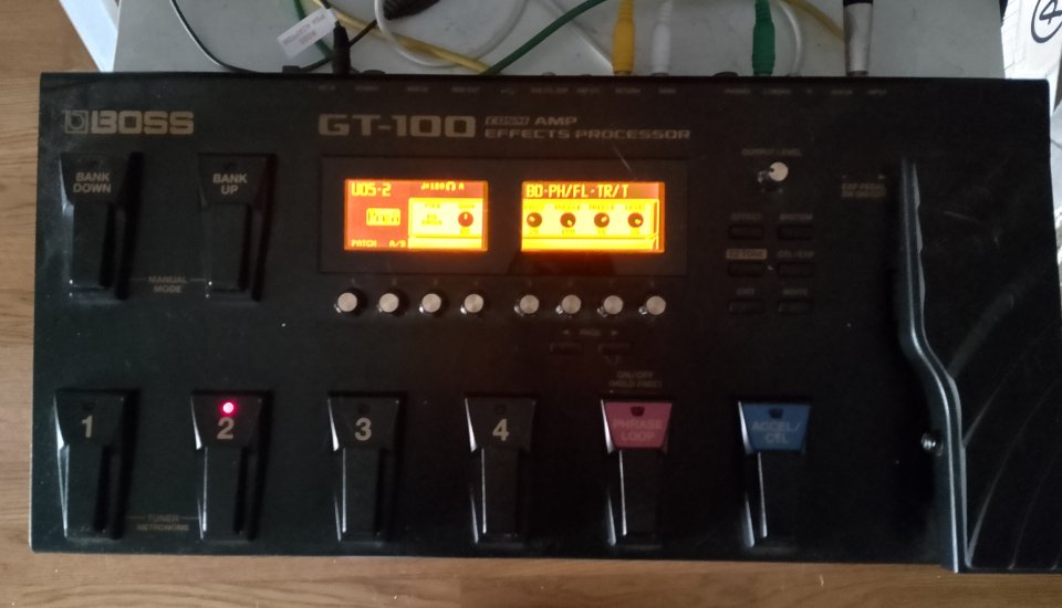 Boss GT100 de segunda mano · Foto 2 de 2 · Navarra · 200 €