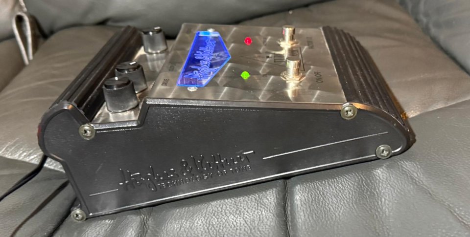 Hughes & Kettner TUBE FACTOR Overdrive con válvula.