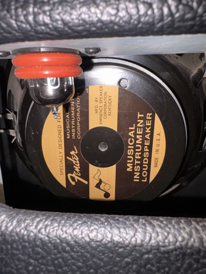 Combo Fender Hot Rod Deluxe + Flight case de segunda mano · Foto 6 de 9 · Barcelona · 400 €