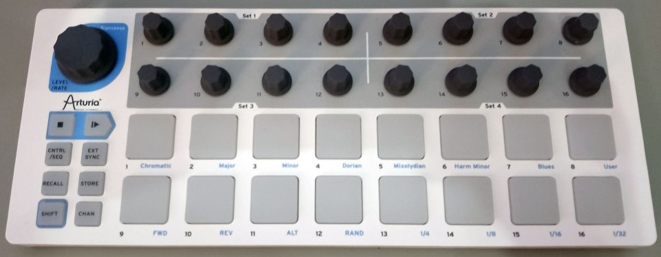 Arturia Beatstep, secuenciador y controlador MIDI de segunda mano · Foto 2 de 5 · Valencia · 50 €