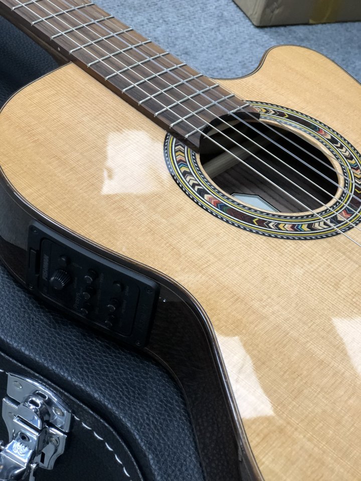 Guitarra Clásica Kremona Fiesta F65CW TLR de segunda mano · Foto 1 de 8 · Barcelona · 600 €