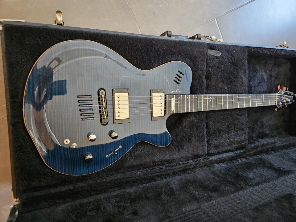 Godin LGX-SA Trans Blue 2005 Multi-Voice de segunda mano · Foto 1 de 10 · Barcelona · 1425 €