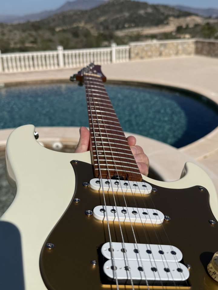 Donner DST-550 + pastillas Tonerider Alnico 2 Classic (HSS)