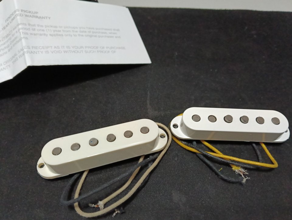 Vendo pastillas Fender Custom Shop FAT 50 (Neck y Middle) de segunda mano · Foto 1 de 10 · Barcelona · 120 €