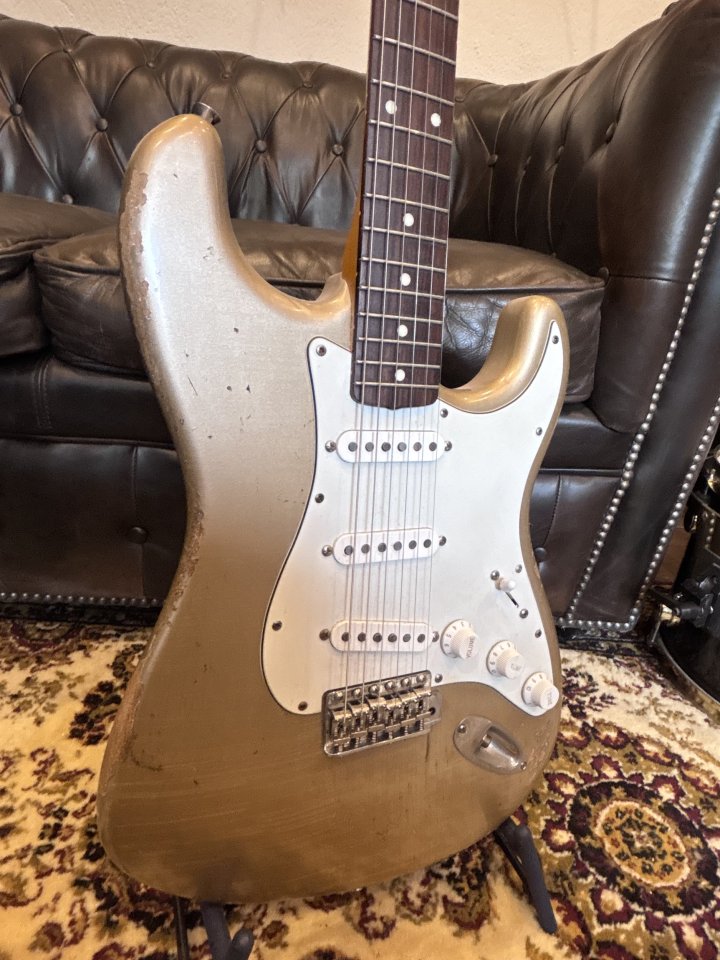 Fender Stratocaster U.S. Vintage 1997 Shoreline Gold de segunda mano · Foto 2 de 10 · Pontevedra · 1850 €