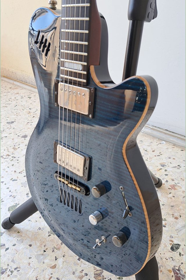 Godin LGX-SA Trans Blue 2005 Multi-Voice de segunda mano · Foto 2 de 10 · Barcelona · 1425 €
