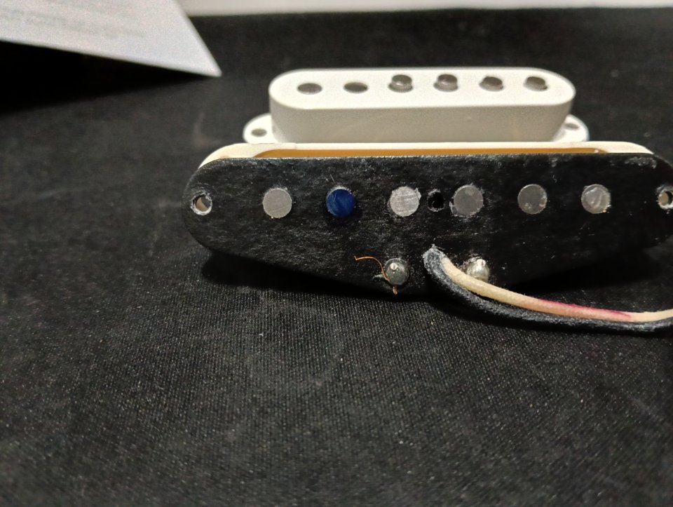 Vendo pastillas Fender Custom Shop FAT 50 (Neck y Middle) de segunda mano · Foto 2 de 10 · Barcelona · 120 €