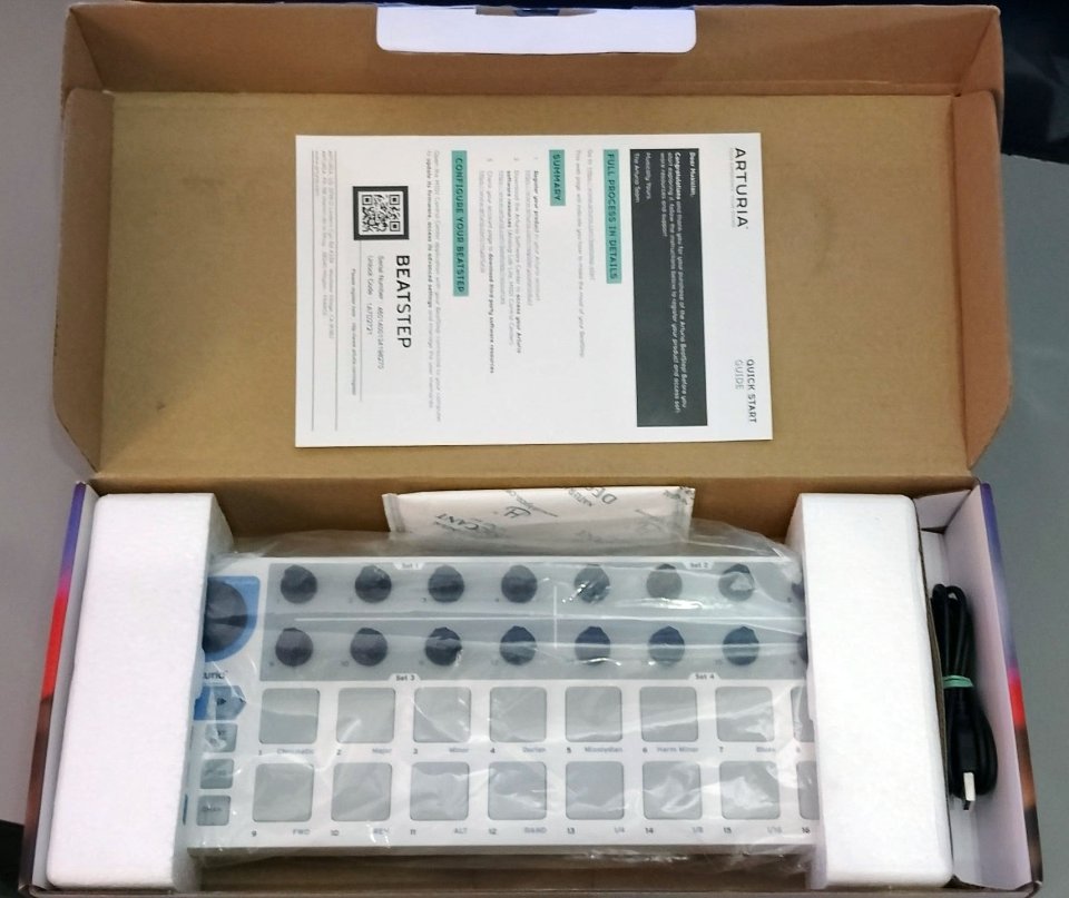 Arturia Beatstep, secuenciador y controlador MIDI de segunda mano · Foto 4 de 5 · Valencia · 50 €