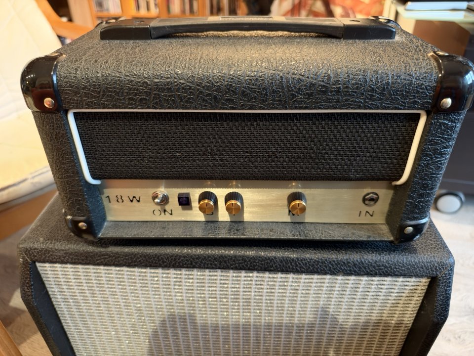 Clon Marshall 1974x 18watt de segunda mano · Foto 1 de 4 · Barcelona · 300 €