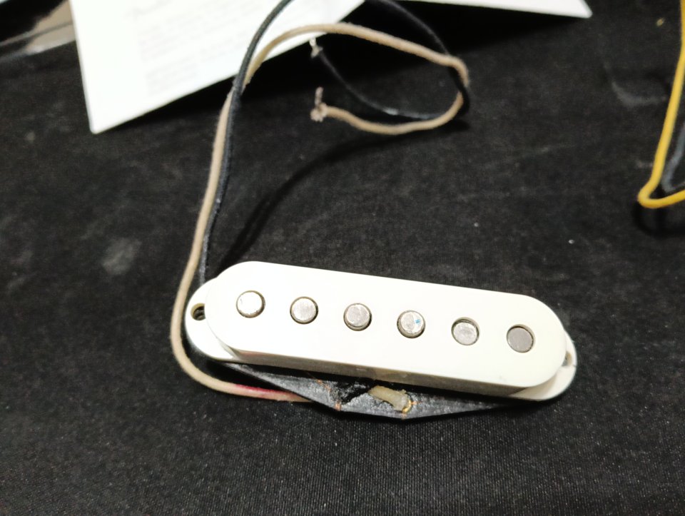 Vendo pastillas Fender Custom Shop FAT 50 (Neck y Middle) de segunda mano · Foto 5 de 10 · Barcelona · 120 €