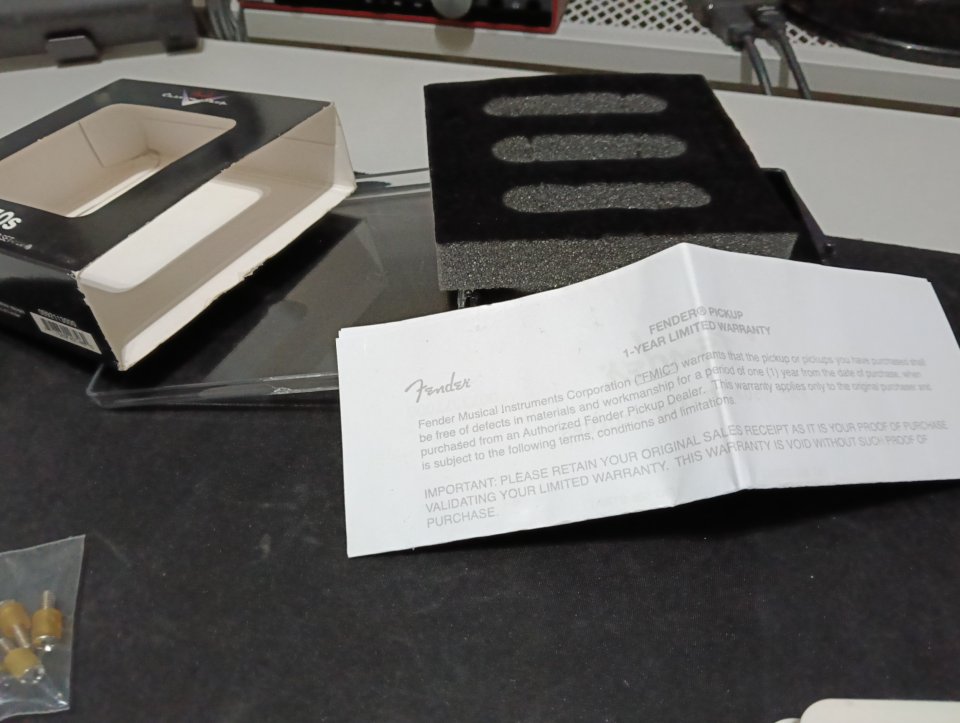 Vendo pastillas Fender Custom Shop FAT 50 (Neck y Middle) de segunda mano · Foto 7 de 10 · Barcelona · 120 €