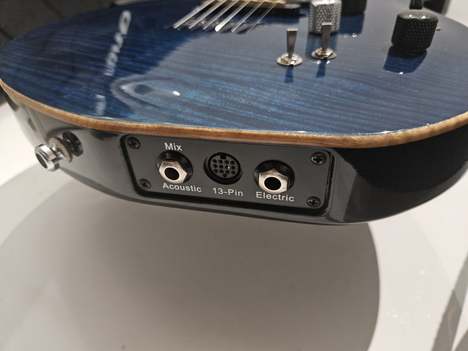 Godin LGX-SA Trans Blue 2005 Multi-Voice de segunda mano · Foto 8 de 10 · Barcelona · 1425 €