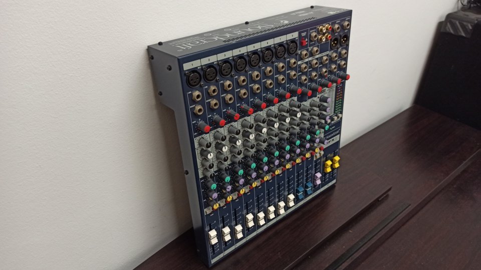 Soundcraft EFX8