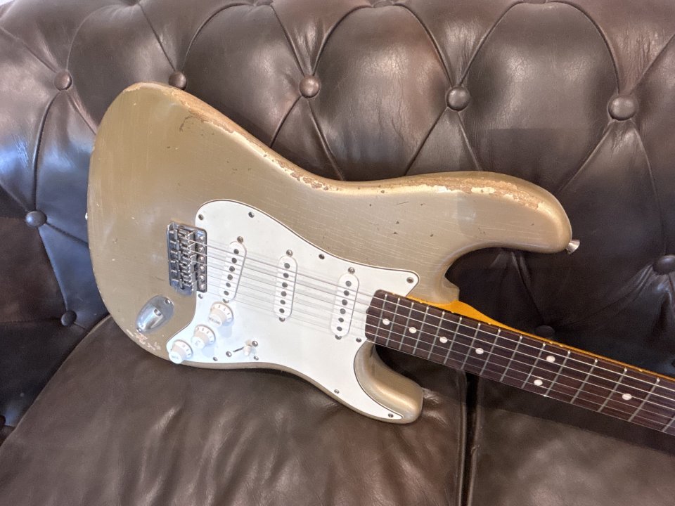 Fender Stratocaster U.S. Vintage 1997 Shoreline Gold de segunda mano · Foto 9 de 10 · Pontevedra · 1850 €