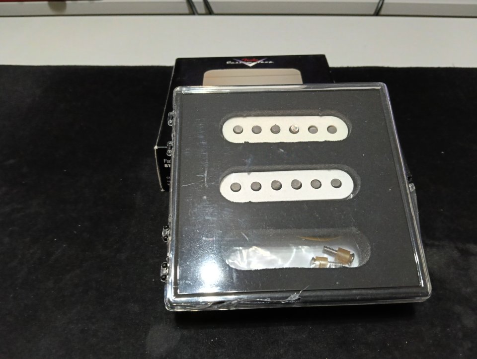 Vendo pastillas Fender Custom Shop FAT 50 (Neck y Middle) de segunda mano · Foto 9 de 10 · Barcelona · 120 €