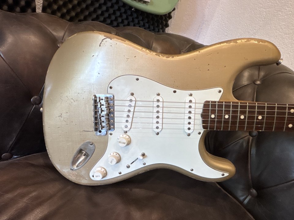 Fender Stratocaster U.S. Vintage 1997 Shoreline Gold de segunda mano · Foto 10 de 10 · Pontevedra · 1850 €