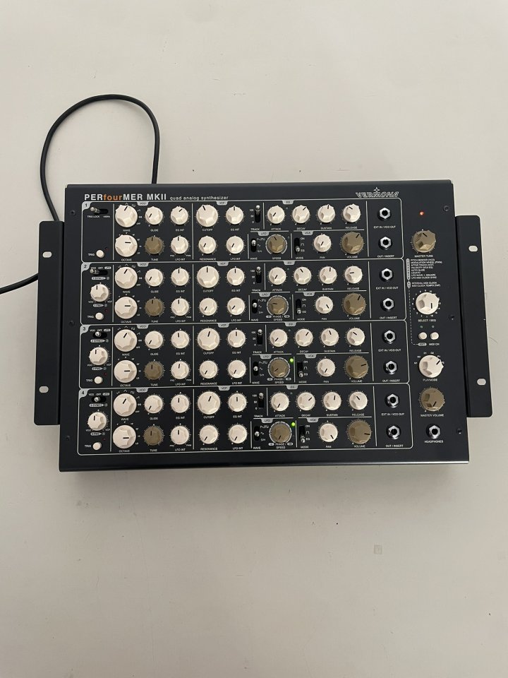 Vermona Perfourmer MK 2 CV / Gate + Rack Ears + 8 x cables patch de calidad de segunda mano · Foto 1 de 2 · Málaga · 1300 €