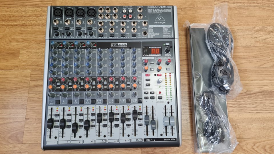 Mesa de mezclas Behringer Xenyx X1622USB de segunda mano · Foto 2 de 3 · Zamora · 150 €
