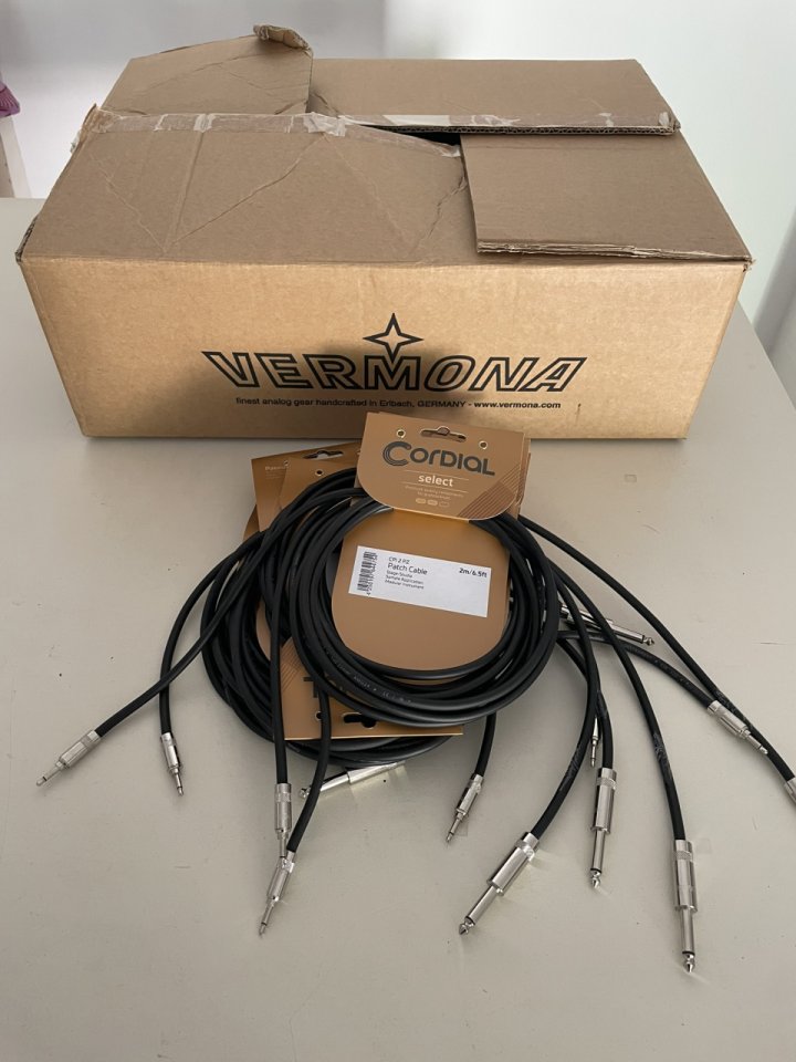Vermona Perfourmer MK 2 CV / Gate + Rack Ears + 8 x cables patch de calidad de segunda mano · Foto 2 de 2 · Málaga · 1300 €