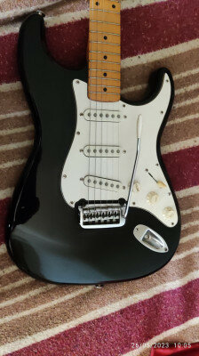 Fénix Stratocaster By Young Chang del 91 muy mejorada.