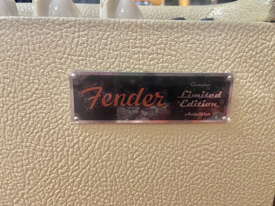 Fender Hot Rod Deluxe III Limited Edition de segunda mano · Foto 7 de 10 · Valencia · 750 €