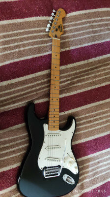 Fénix Stratocaster By Young Chang del 91 muy mejorada.