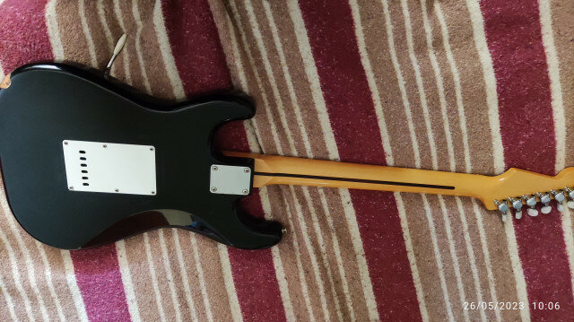 Fénix Stratocaster By Young Chang del 91 muy mejorada.