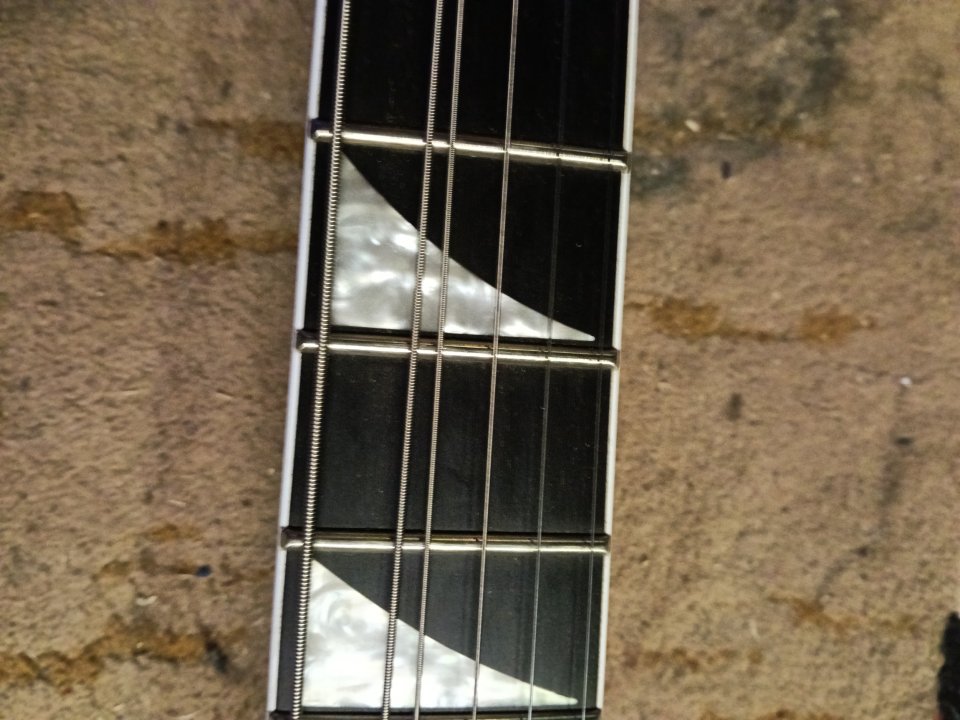 guitarra jackson pro rhoads rrt-3 iv/bk stripes