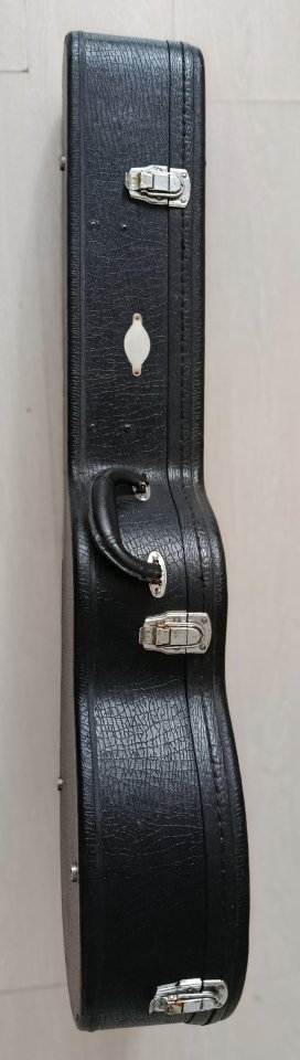 Estuche guitarra Taylor de segunda mano · Foto 3 de 6 · Cantabria · 60 €