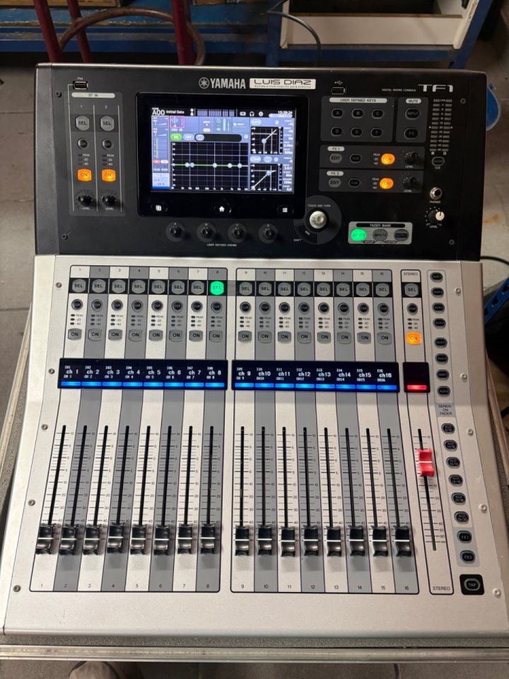 Yamaha TF1 de segunda mano · Foto 1 de 10 · Cáceres · 1700 €