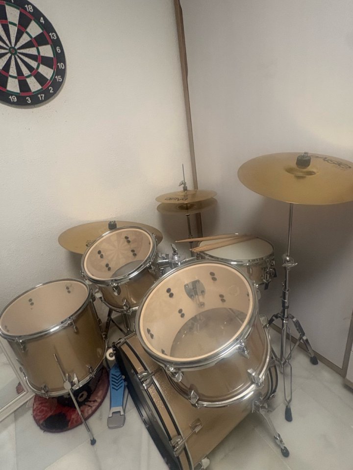 Batería Acustica Yamaha Rydeen Champagne de segunda mano · Foto 3 de 4 · Sevilla · 700 €