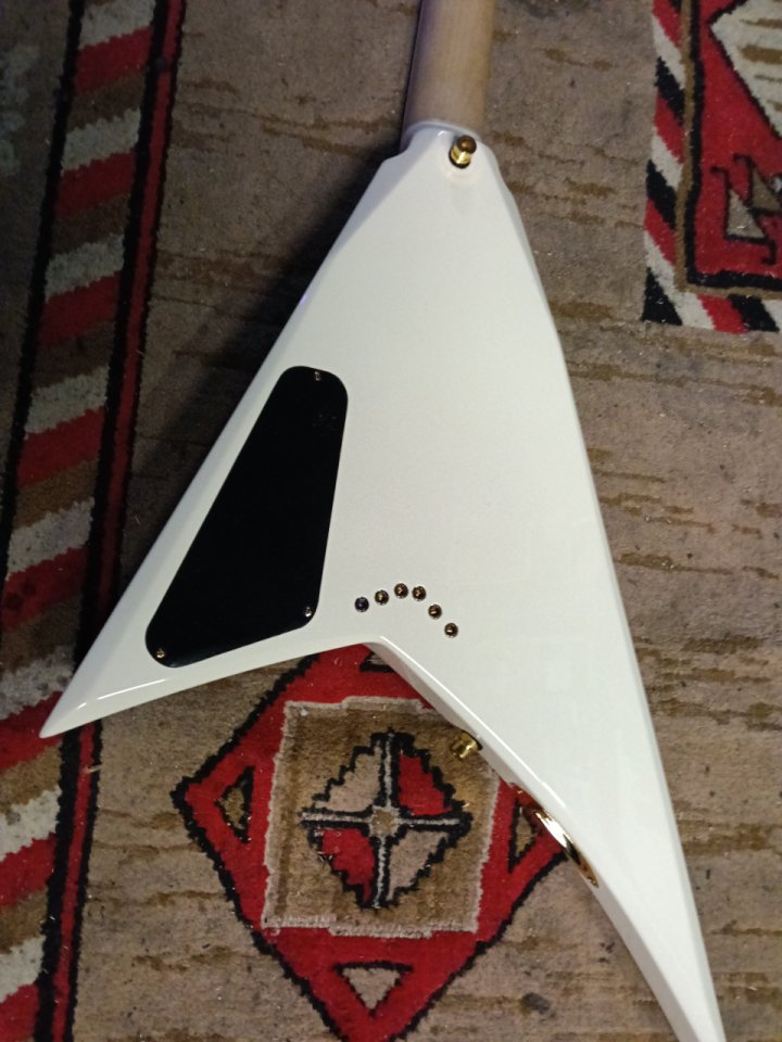 guitarra jackson pro rhoads rrt-3 iv/bk stripes