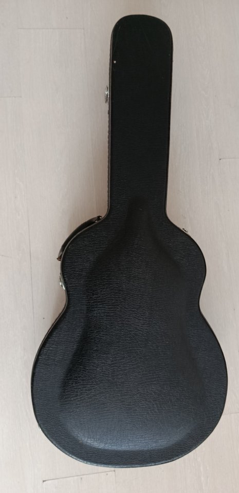 Estuche guitarra Taylor de segunda mano · Foto 1 de 6 · Cantabria · 60 €