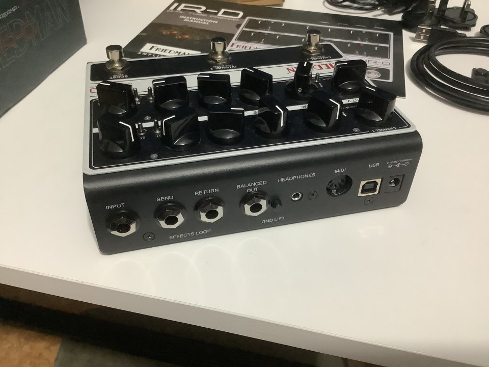 Friedman IR-D Dual Tube Preamp y dos válvulas nuevas de repuesto. de segunda mano · Foto 3 de 7 · Granada · 400 €