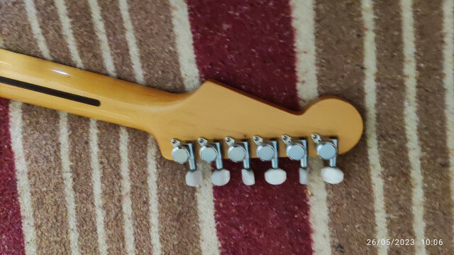 Fénix Stratocaster By Young Chang del 91 muy mejorada.