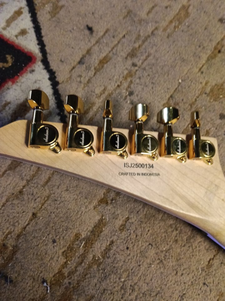 guitarra jackson pro rhoads rrt-3 iv/bk stripes