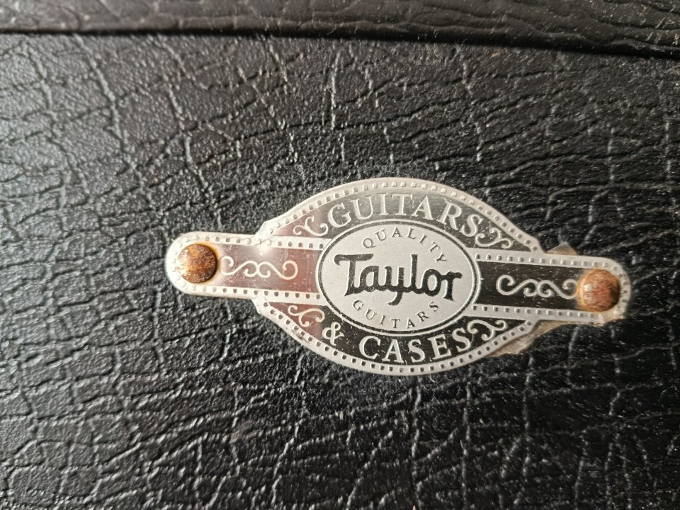 Estuche guitarra Taylor de segunda mano · Foto 6 de 6 · Cantabria · 60 €