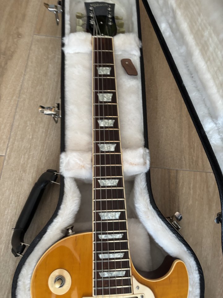 Cambio gibson les Paul standard 2004 por es 335 o 345 sg 61 explorer o flying v 70’s de segunda mano · Foto 2 de 10 · Madrid