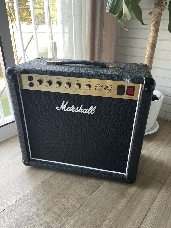 Marshall JCM800 Combo SC20C de segunda mano · Foto 1 de 5 · Cádiz · 600 €