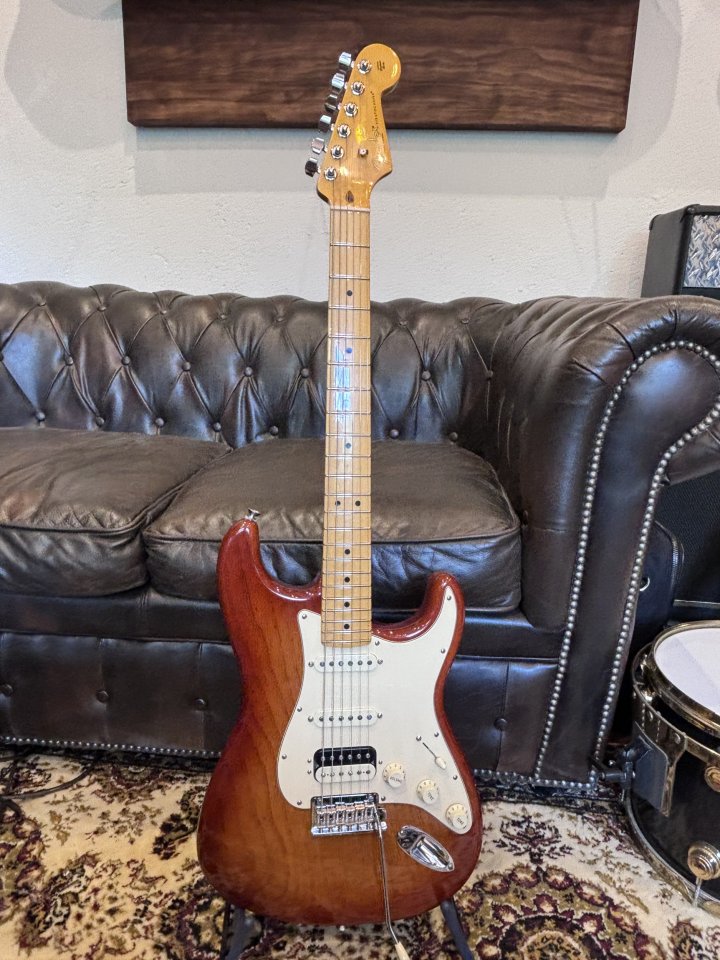 Fender American Professional II Stratocaster HSS Sienna 75th Anniversary de segunda mano · Foto 1 de 7 · Pontevedra · 1550 €