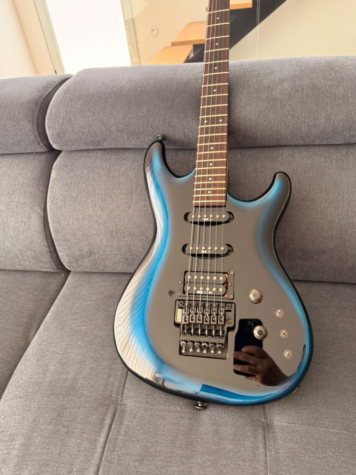 Ibanez 540R Bright Blue Burst (BB), Pre Satriani 1987 de segunda mano · Foto 2 de 10 · A Coruña · 2000 €